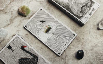 A fény és árnyék: Hogyan befolyásolják a tarot kártyák a sorsunkat és önmegismerésünket?